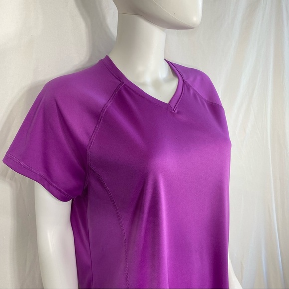 Amazon Essentials Purple V-Neck Short Sleeve Performance Workout Top - Picture 2 of 8